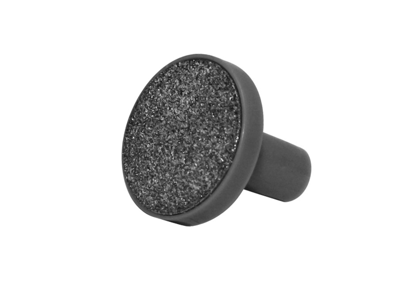 Objeto redondo gris con superficie rugosa y un mango