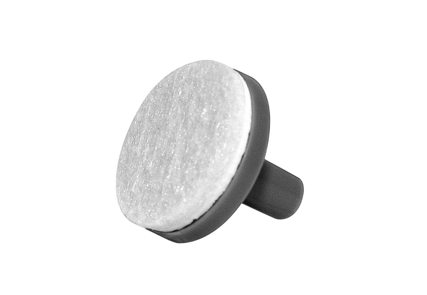 Botón redondo gris con superficie blanca y tallo corto, aislado sobre blanco
