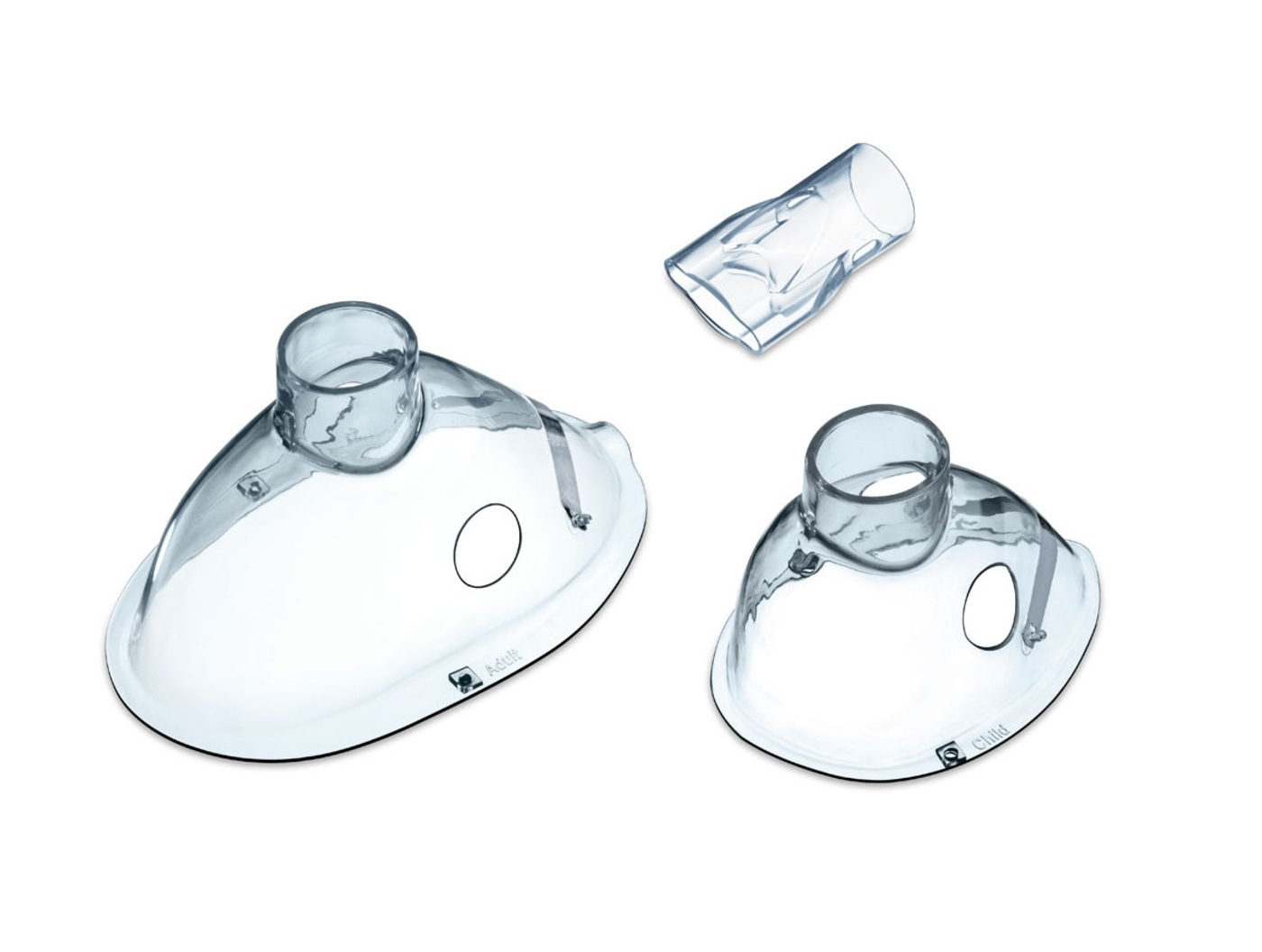Tres máscaras respiratorias transparentes, una para niños y otra para adultos.